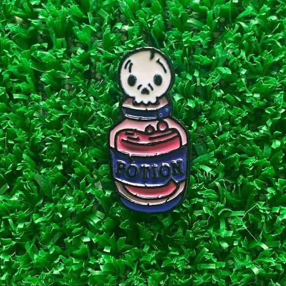 Witch’s Potion Enamel Pin/ Brooch Lapel - Picture 6 of 6